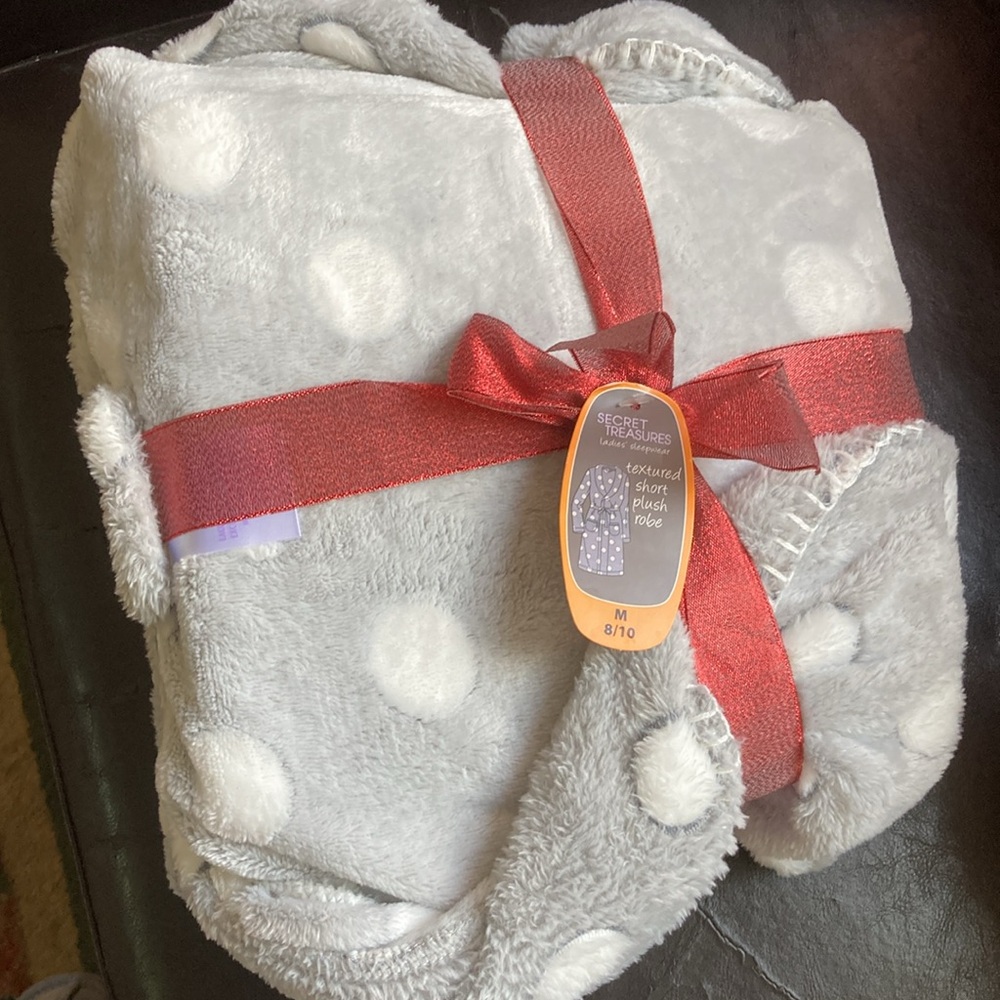 Secret Treasures textured plus robe - Picture 2 of 6